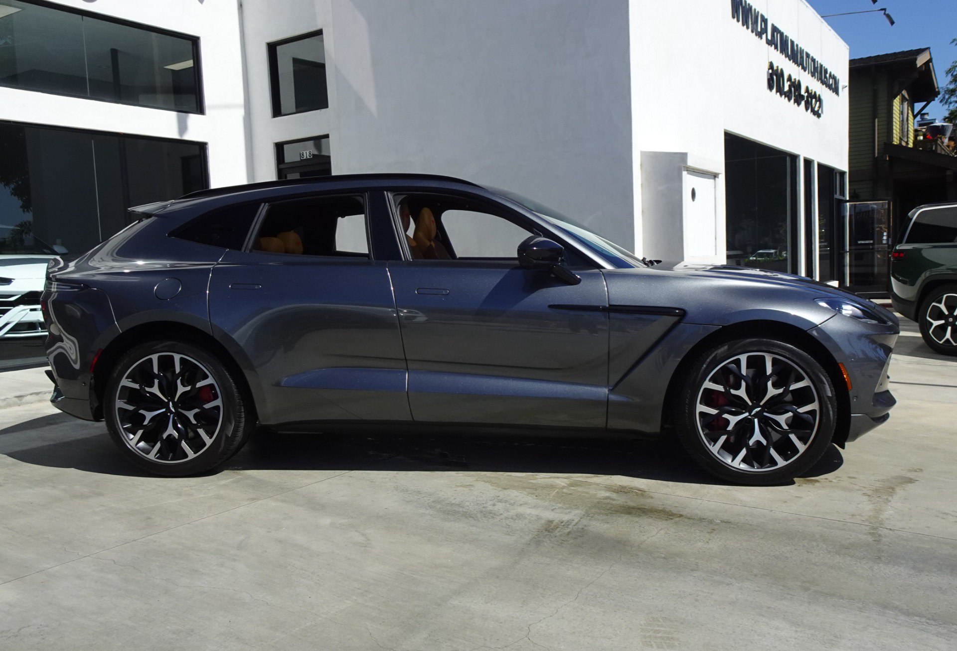 Used 2022 Aston Martin DBX AWD/4WD image 8