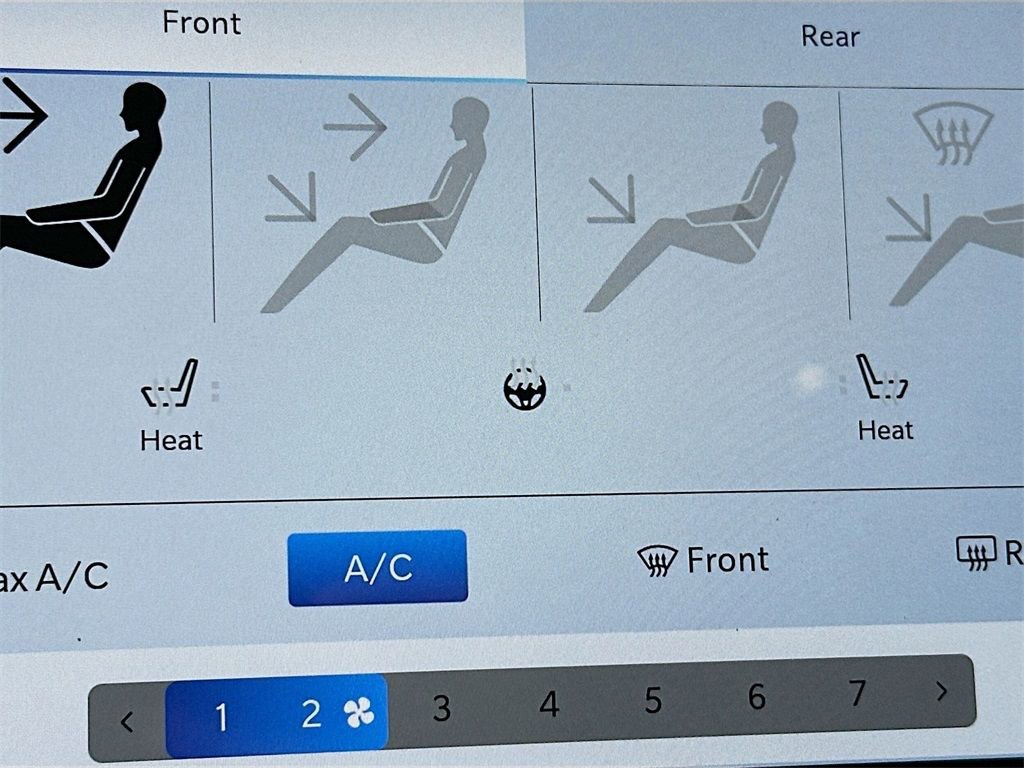 New 2026 Chrysler Pacifica Select image 21