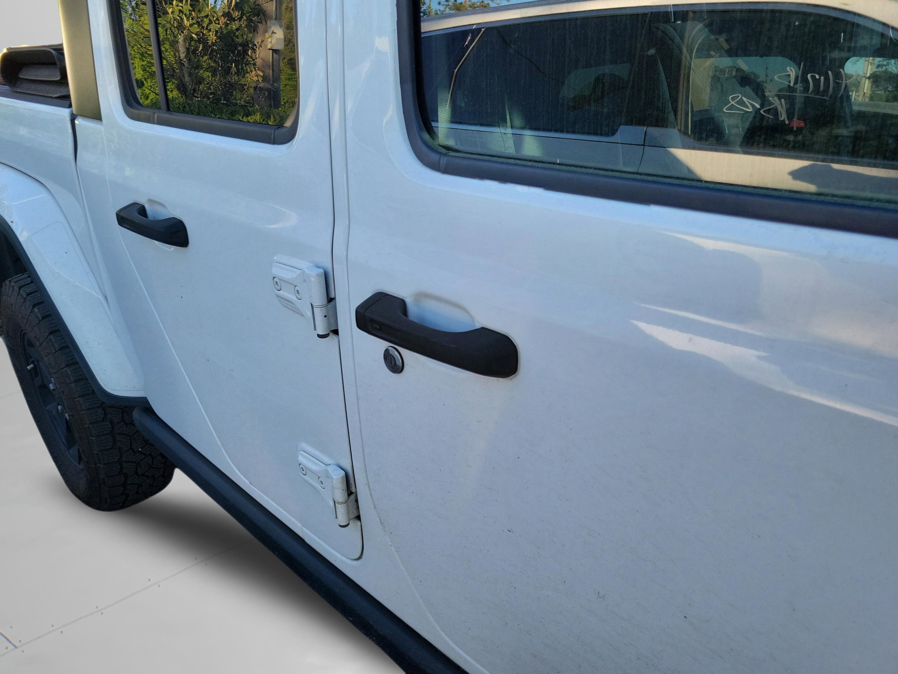 Used 2022 Jeep Gladiator Willys image 17