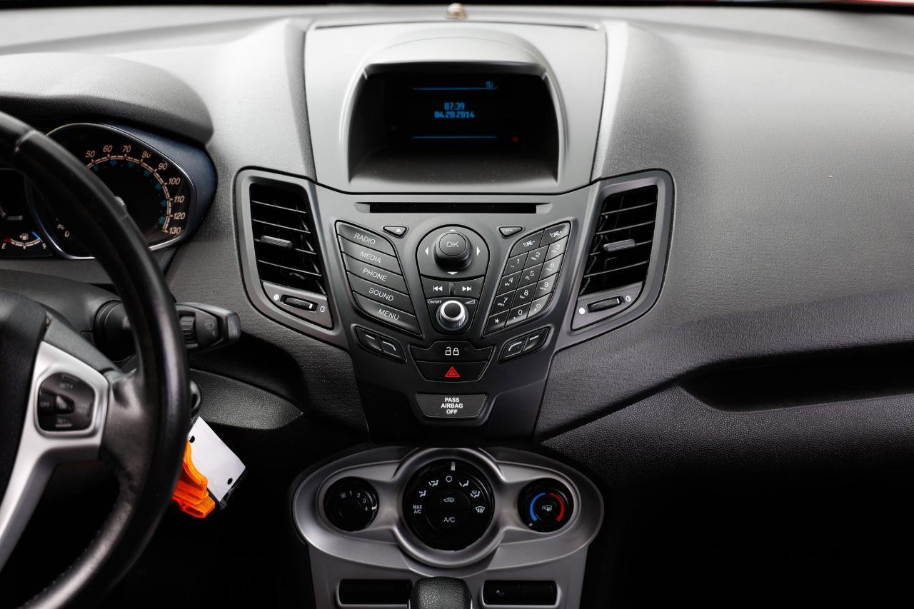 Used 2014 Ford Fiesta SE FWD image 32