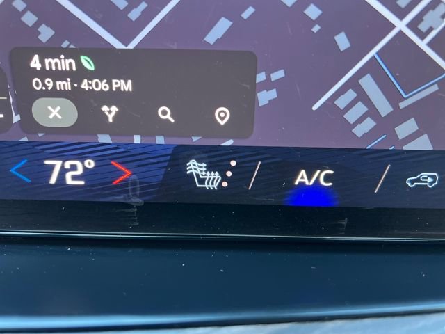 Used 2025 Chevrolet Suburban Z71 image 29