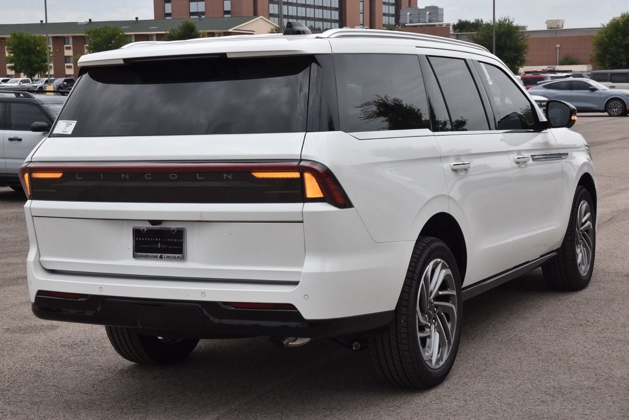 New 2026 Lincoln Navigator Reserve AWD/4WD image 7