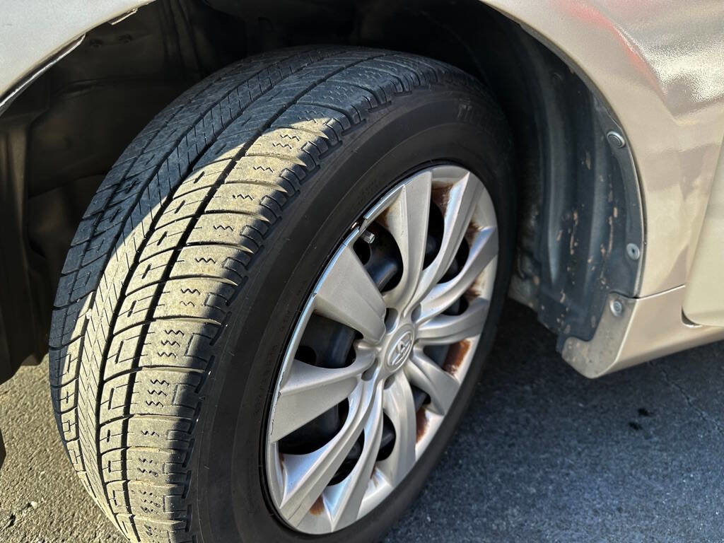 Used 2013 Toyota Corolla LE image 19