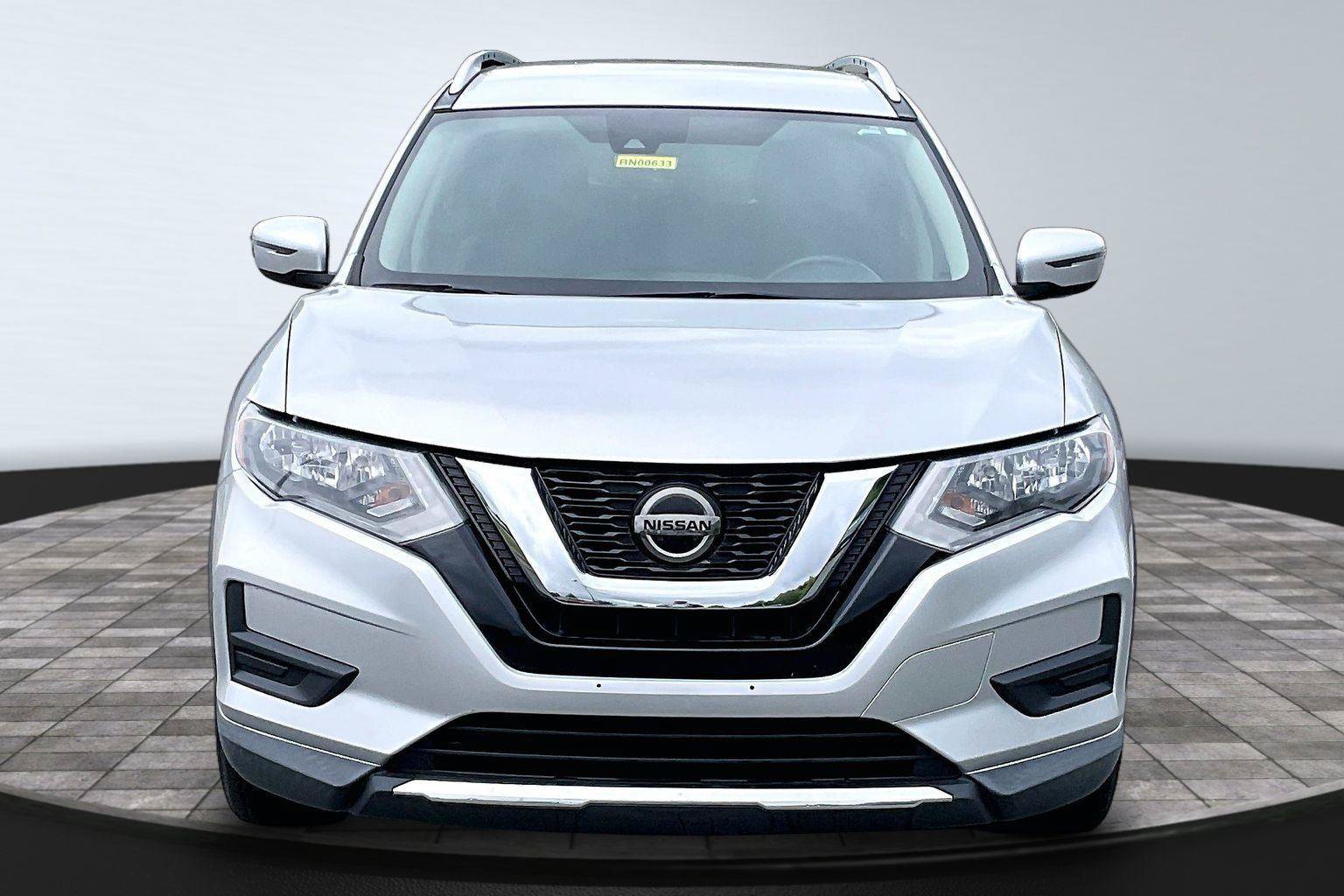 Used 2020 Nissan Rogue SV FWD image 2