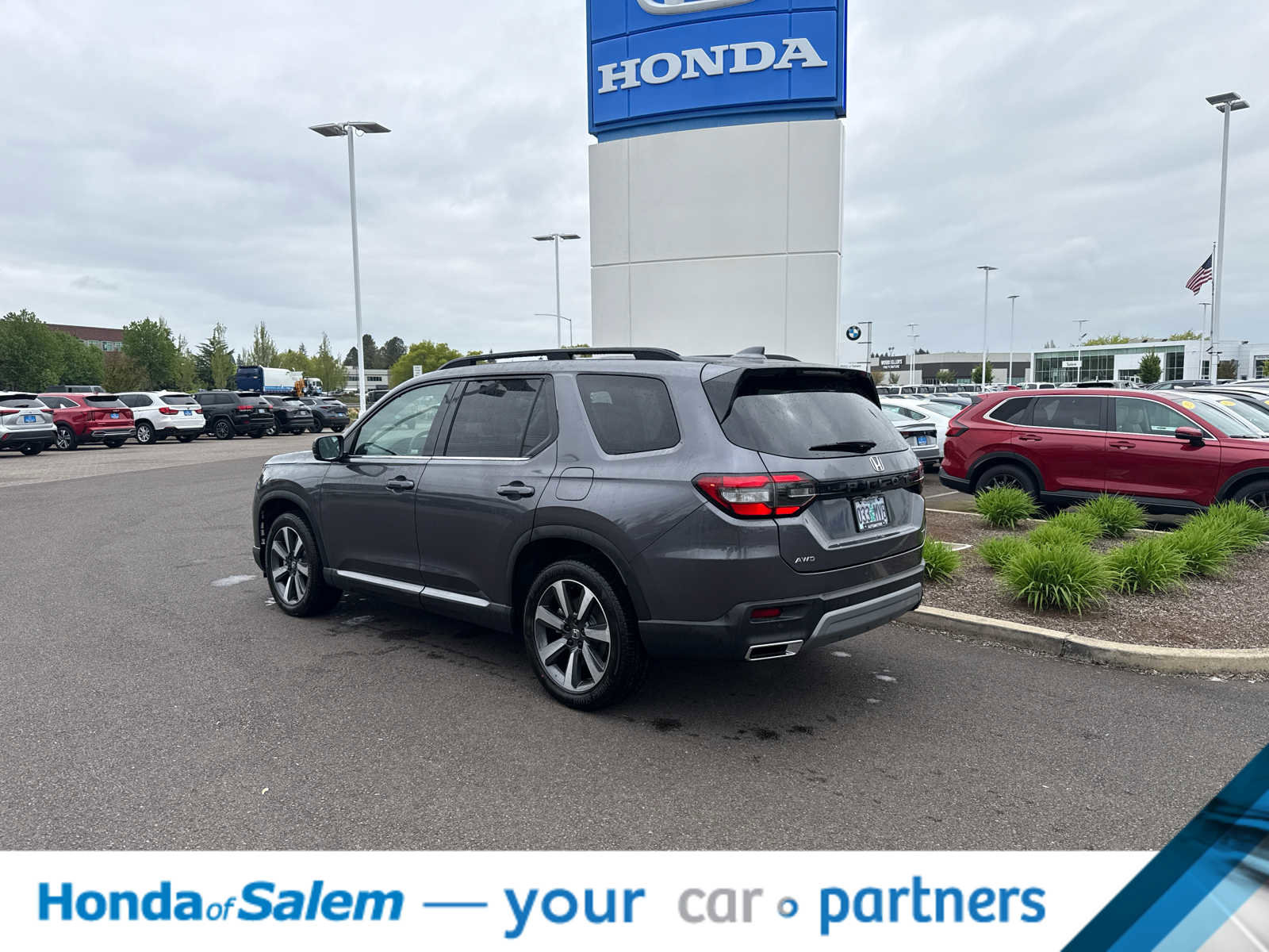 Used 2025 Honda Pilot Touring image 4