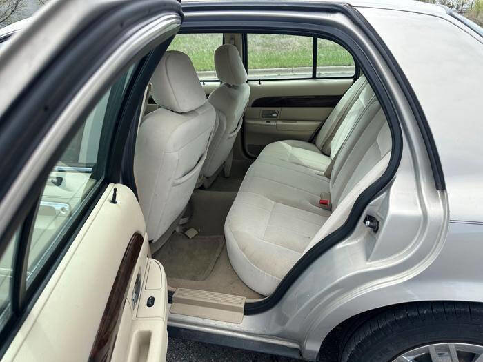 Used 2007 Mercury Grand Marquis GS RWD image 23