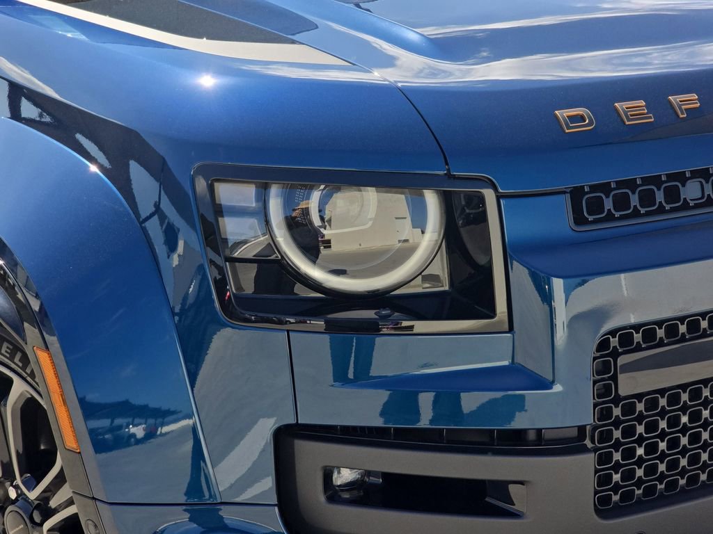 New 2026 Land Rover Defender 110 OCTA image 32