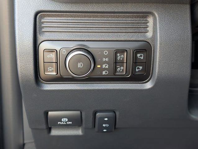 New 2026 Ford F250 Lariat w/ Black Appearance Package image 21