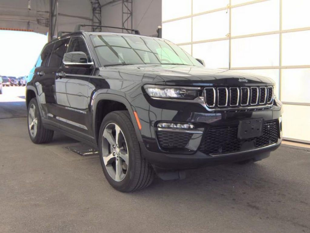 Used 2022 Jeep Grand Cherokee Limited 4xe w/ Luxury Tech Group II AWD/4WD image 4