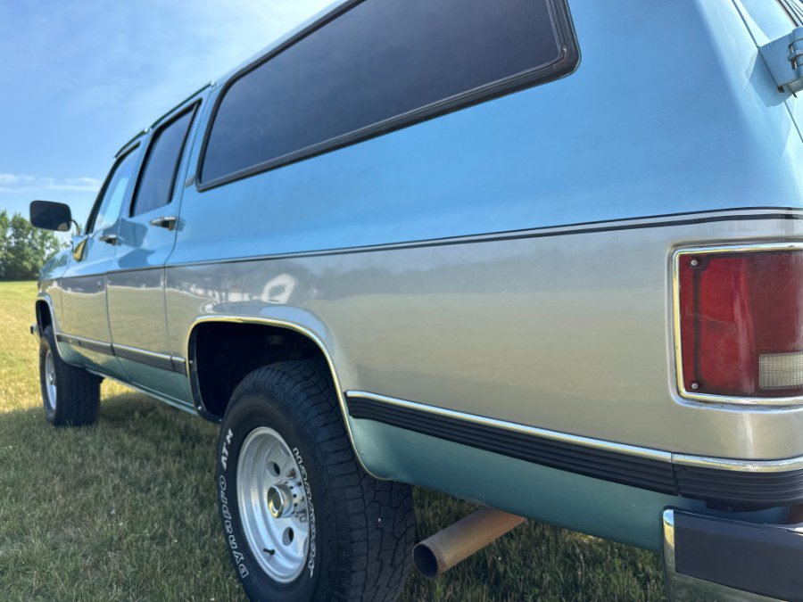 Used 1989 Chevrolet Suburban 4WD image 10