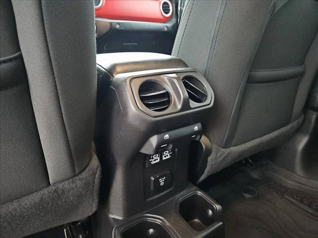Used 2023 Jeep Gladiator Rubicon w/ LED Lighting Group AWD/4WD image 17