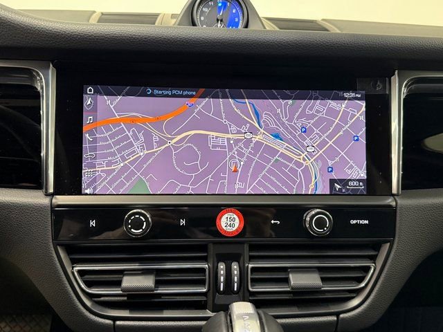 Certified 2025 Porsche Macan AWD/4WD image 16