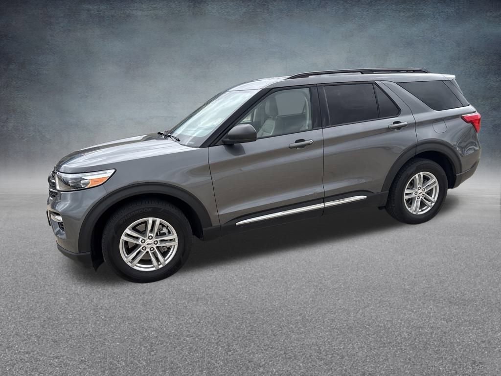 Used 2023 Ford Explorer XLT w/ Equipment Group 202A image 2