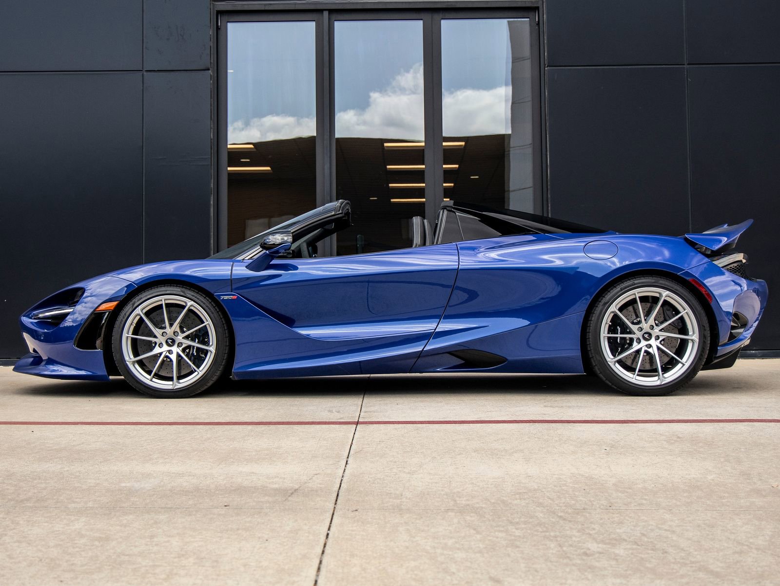 Used 2024 McLaren 750S Spider image 10