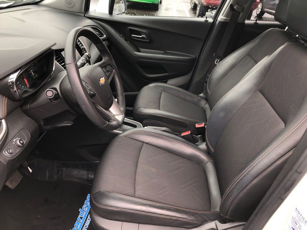 Used 2022 Chevrolet Trax LT w/ LT Convenience Package image 12
