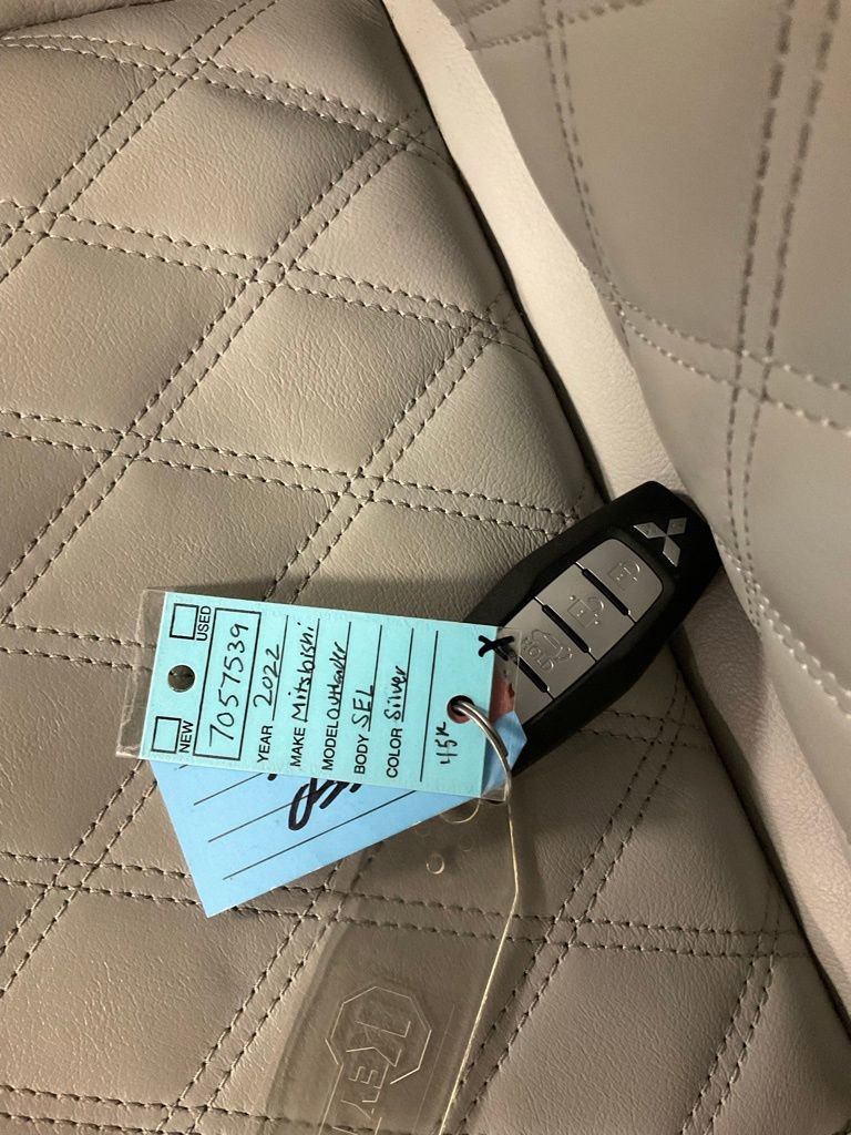 Used 2022 Mitsubishi Outlander SEL AWD/4WD image 35