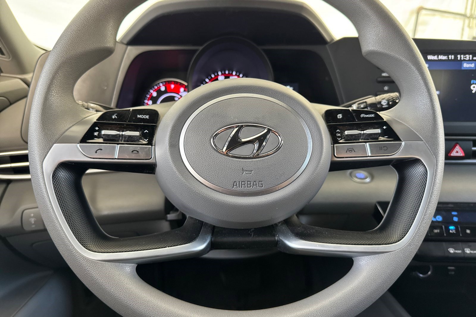 Used 2023 Hyundai Elantra SEL image 15