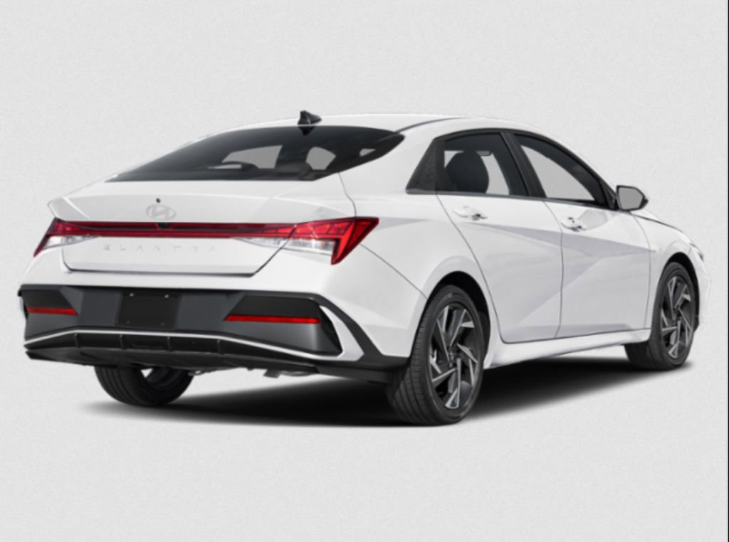 Used 2025 Hyundai Elantra SEL image 2