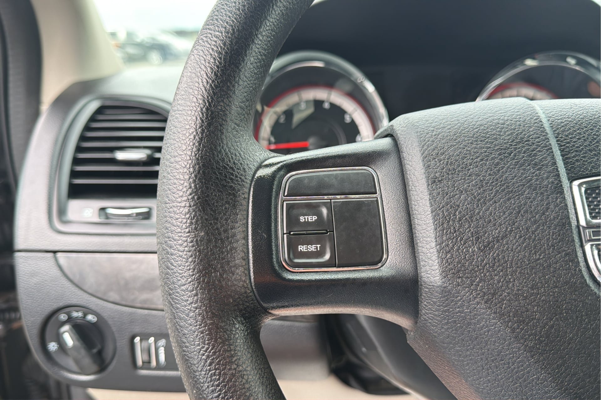 Used 2017 Dodge Grand Caravan SE FWD image 26