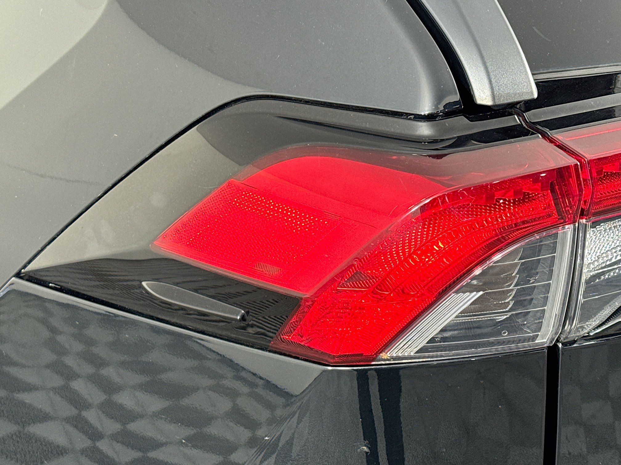 Used 2019 Toyota RAV4 LE FWD image 34