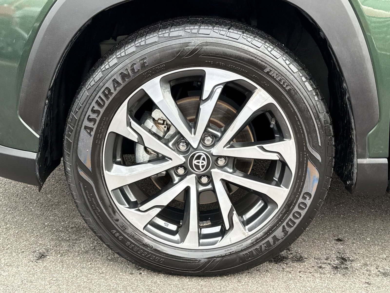 Used 2022 Toyota Corolla Cross XLE w/ Convenience Package image 12