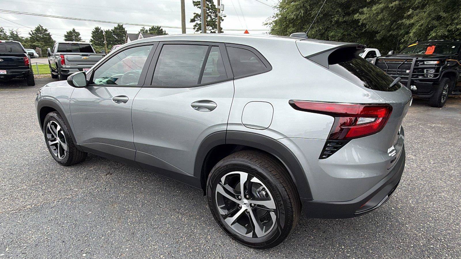 New 2026 Chevrolet Trax RS w/ Sunroof Package FWD image 11