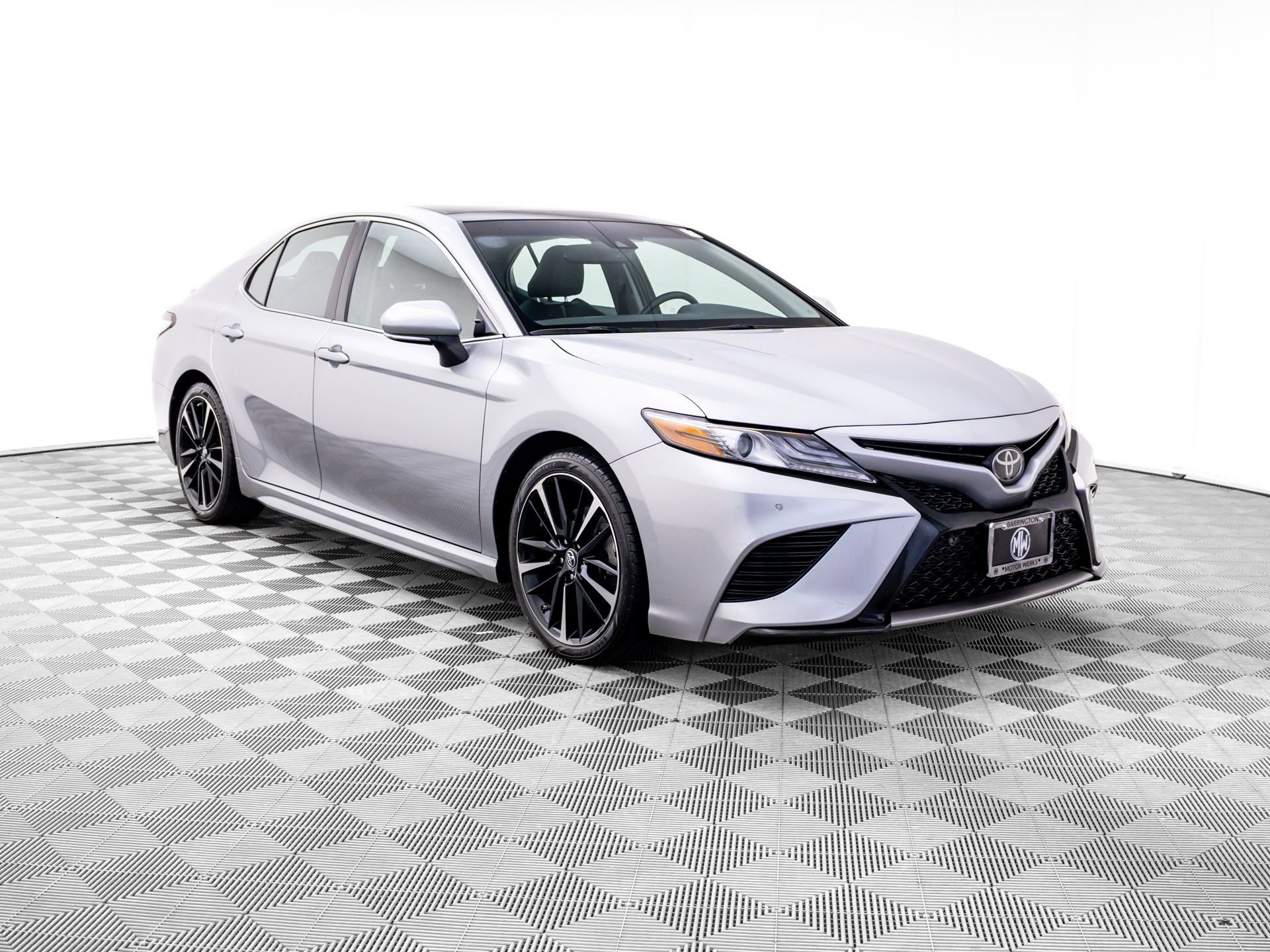 Used 2018 Toyota Camry XSE image 9