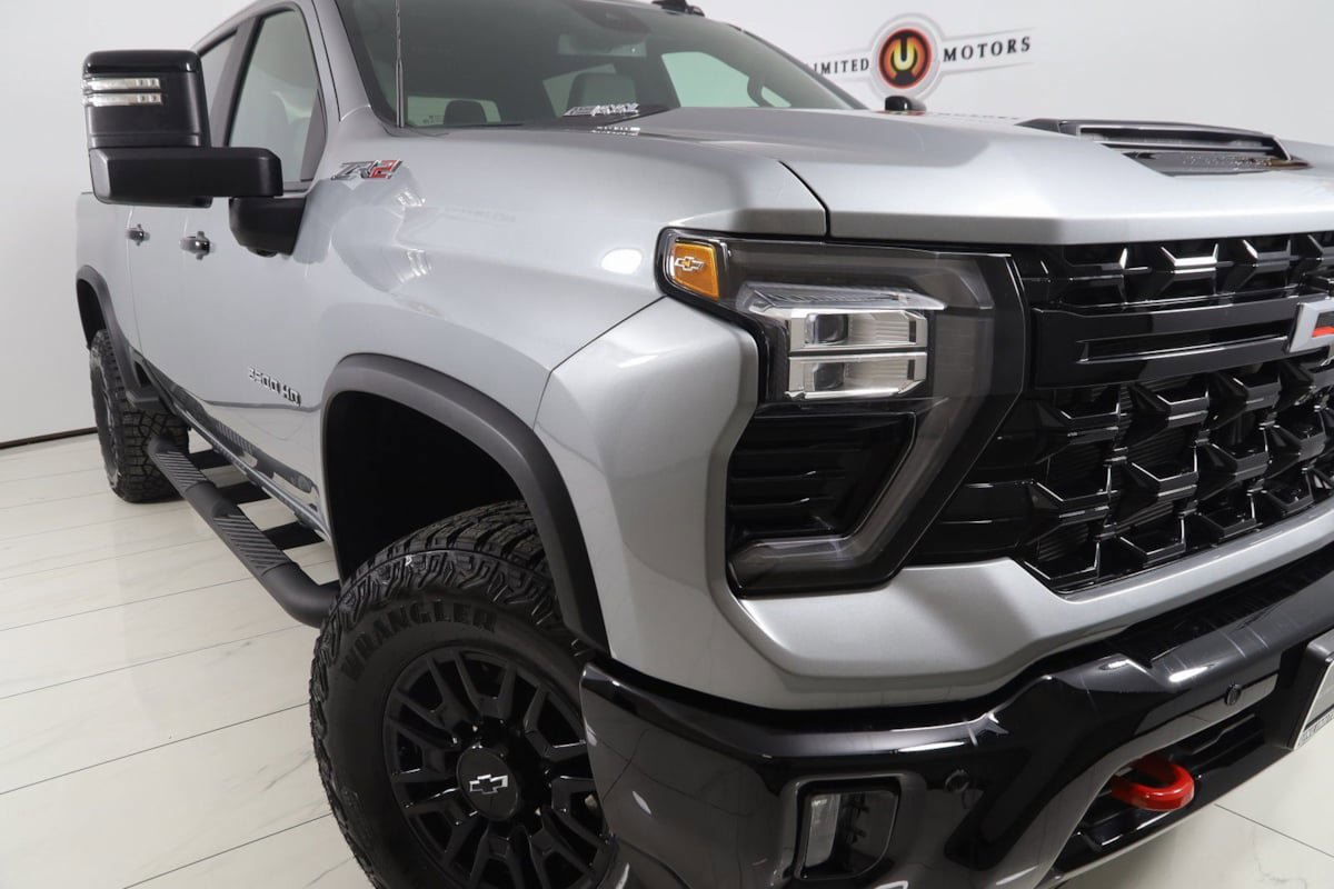 Used 2025 Chevrolet Silverado 2500 ZR2 AWD/4WD image 18