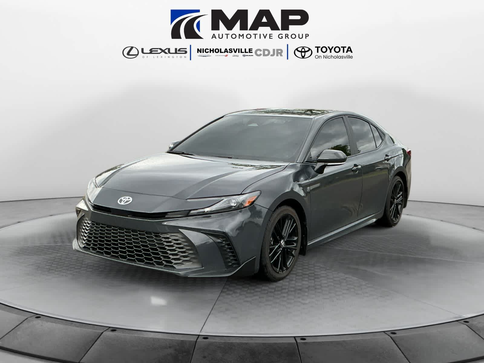 Used 2025 Toyota Camry SE FWD image 1