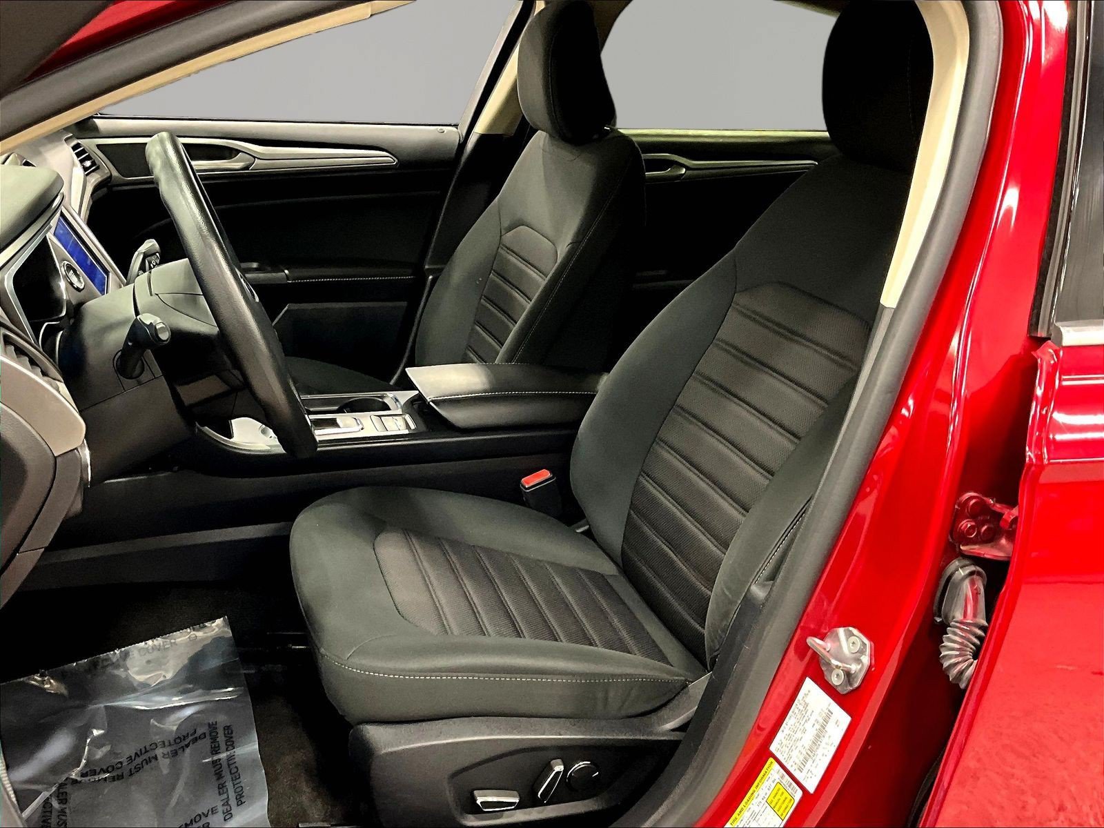Used 2020 Ford Fusion SE FWD image 20