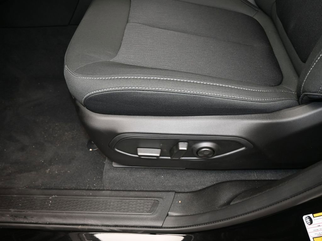 Used 2024 Jeep Grand Cherokee L Laredo w/ Luxury Tech Group I image 13