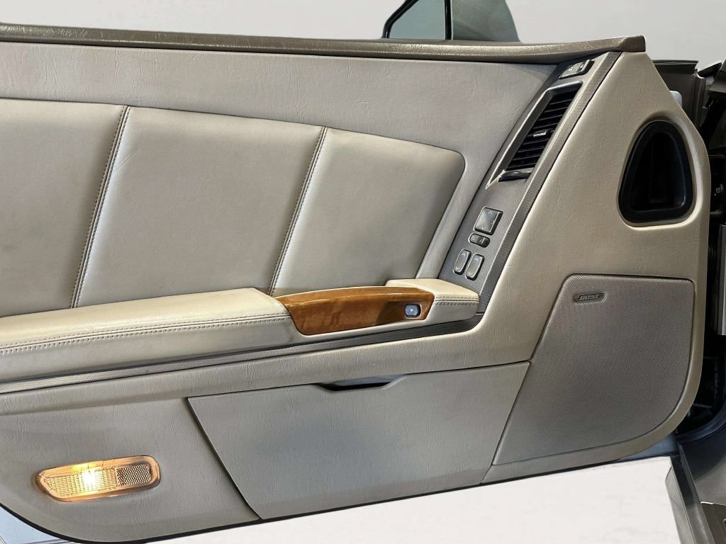 Used 2004 Cadillac XLR RWD image 19