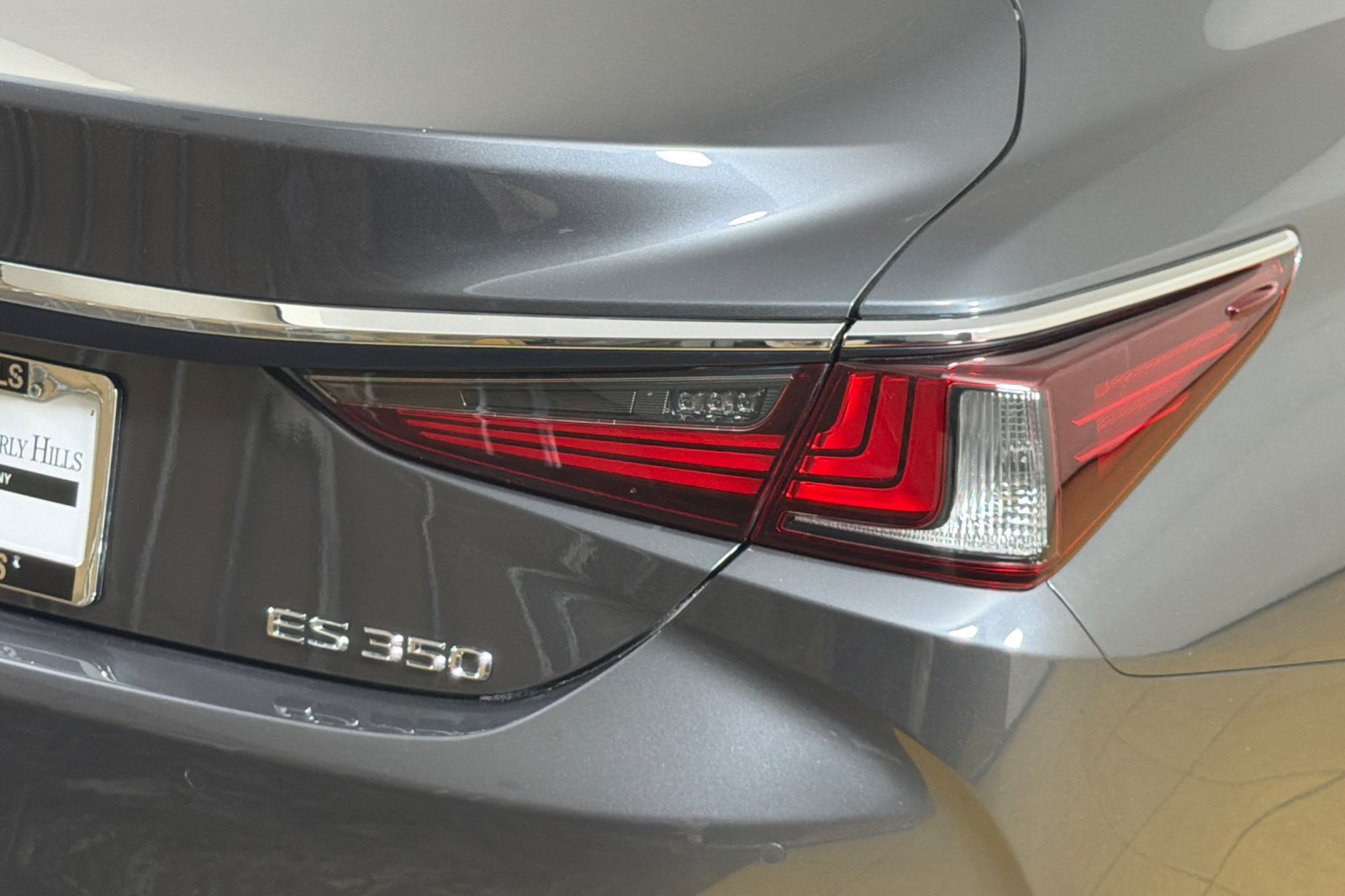 Used 2024 Lexus ES 350 w/ Premium Package FWD image 25