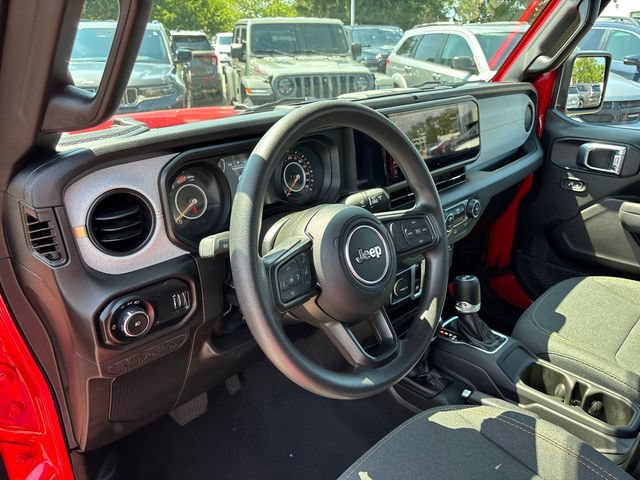 Used 2025 Jeep Wrangler Sport AWD/4WD image 10