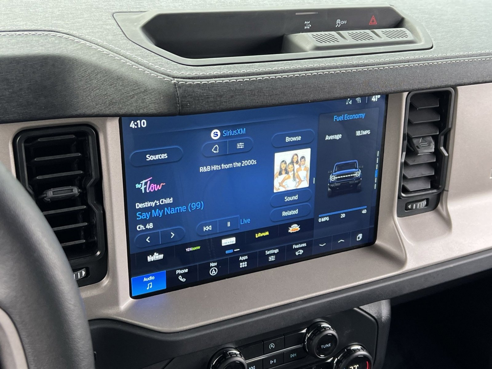 Used 2025 Ford Bronco Outer Banks image 16