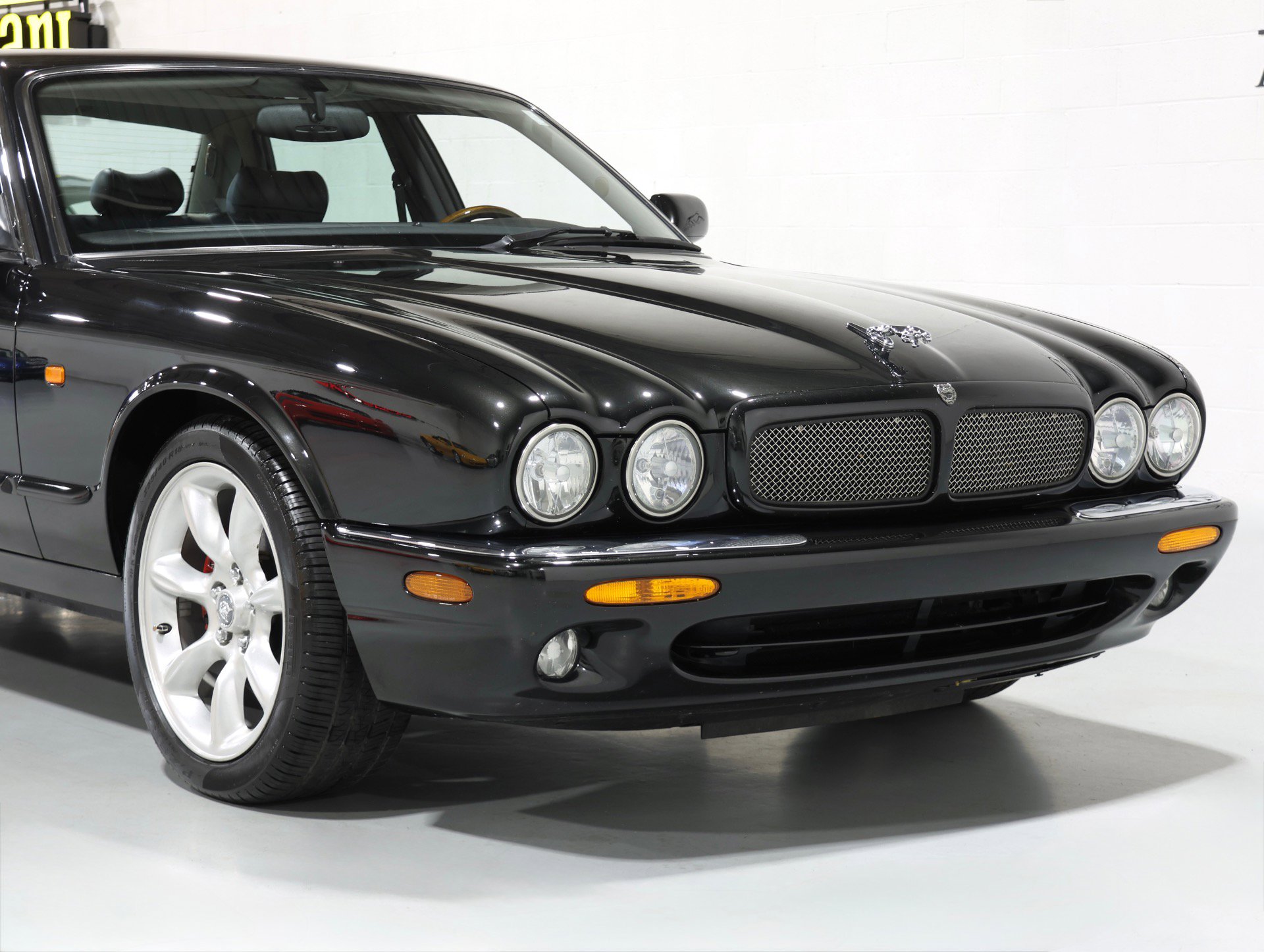 Used 1998 Jaguar XJ8 RWD image 42