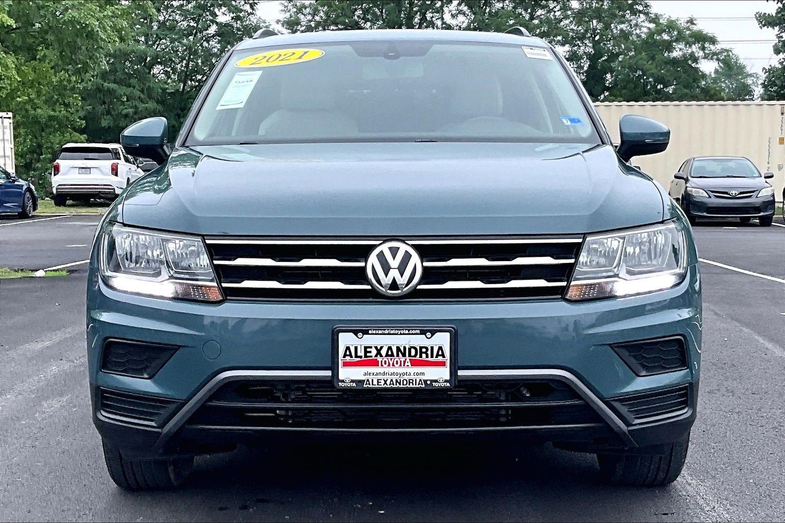 Used 2021 Volkswagen Tiguan SE w/ Panoramic Sunroof Package AWD/4WD image 3