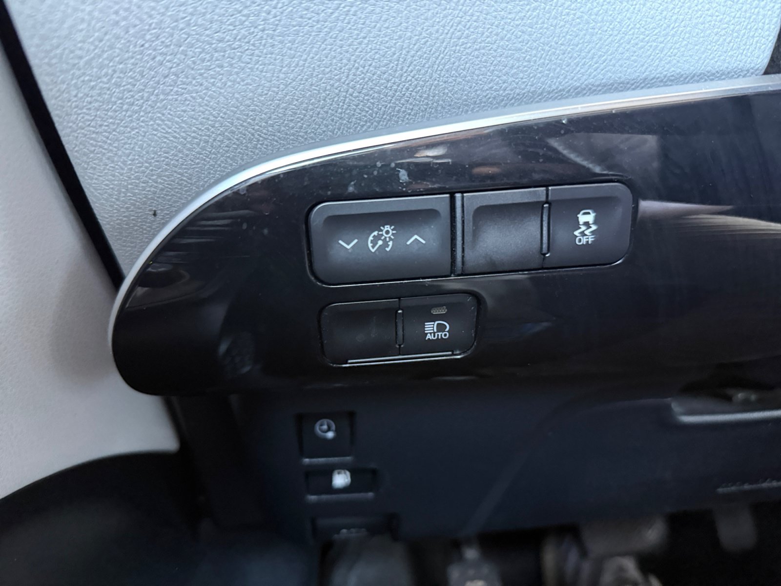 Used 2022 Toyota Prius Prime XLE FWD image 19