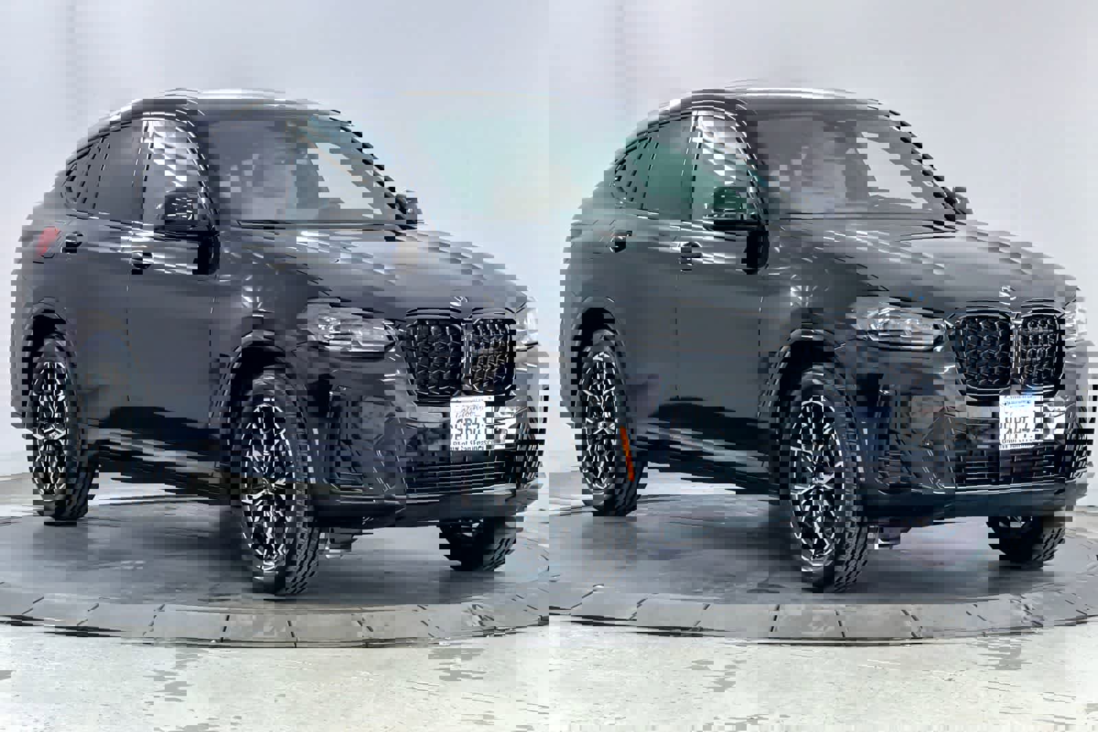 Used 2023 BMW X4 xDrive30i w/ M Sport Package image 9