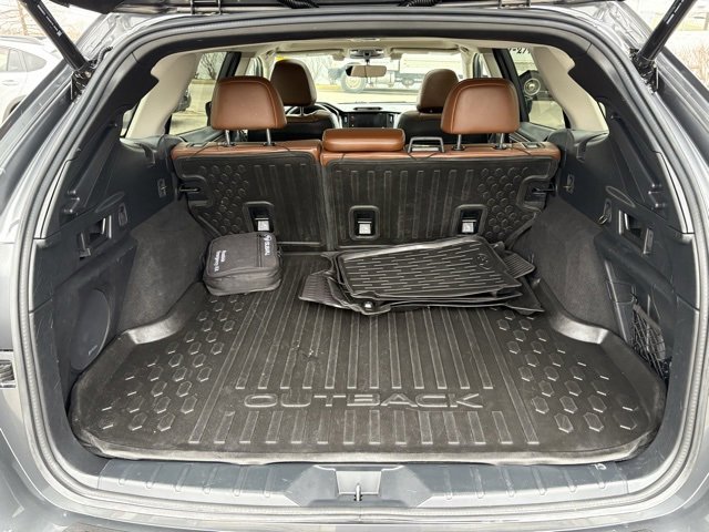 Used 2022 Subaru Outback Touring w/ Popular Package #2 image 11