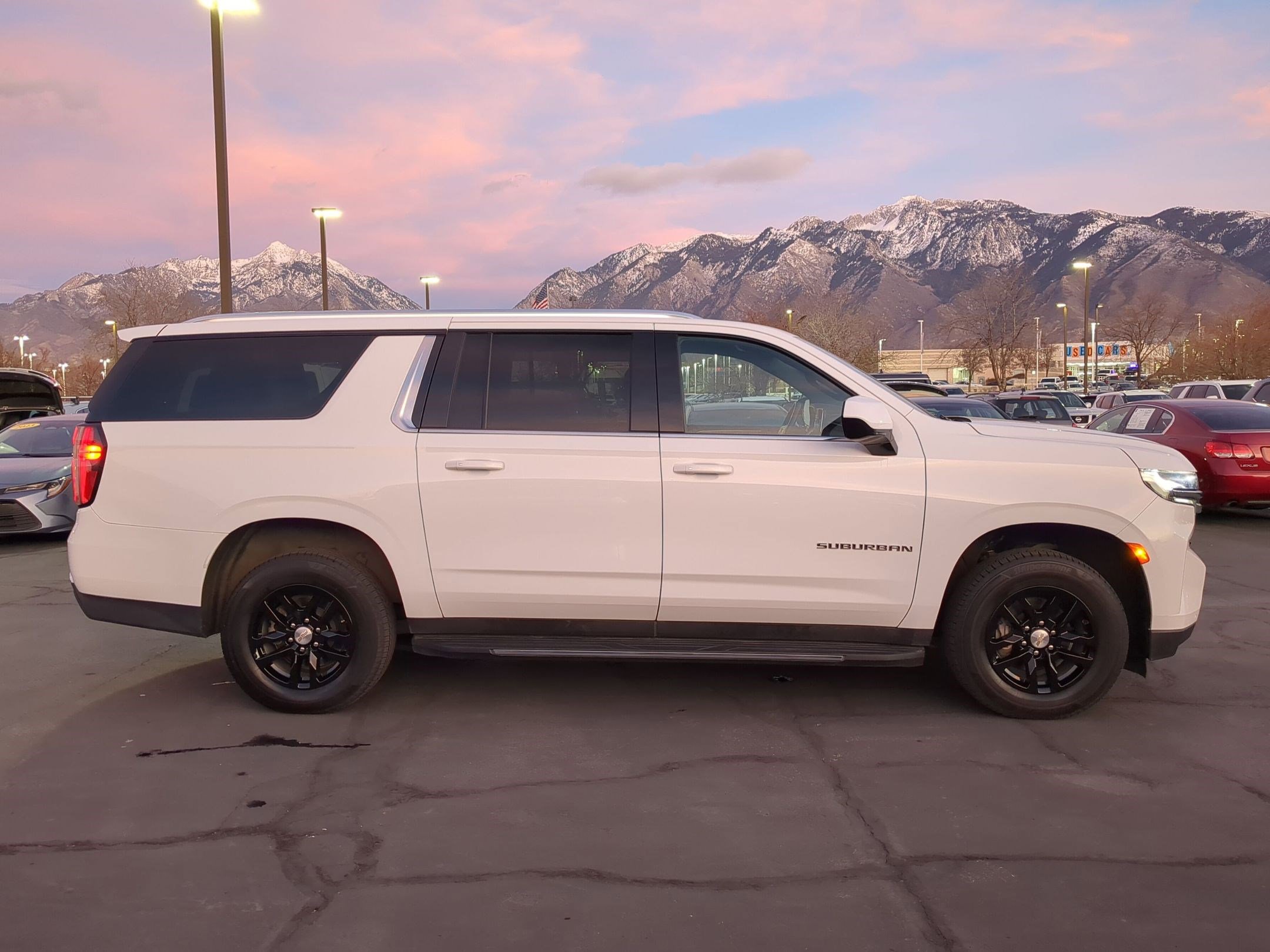 Used 2024 Chevrolet Suburban LT image 2