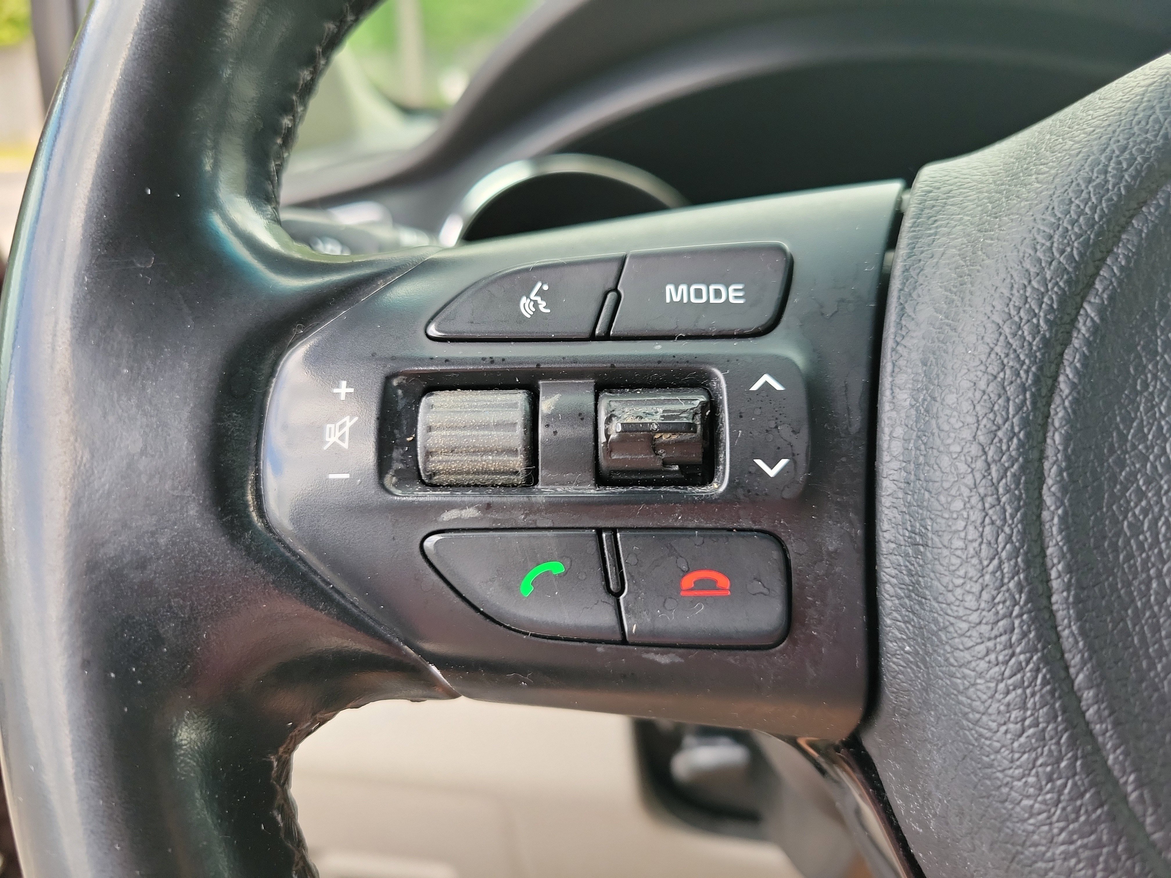 Used 2017 Kia Sedona LX w/ LX Essentials Premium Package FWD image 17