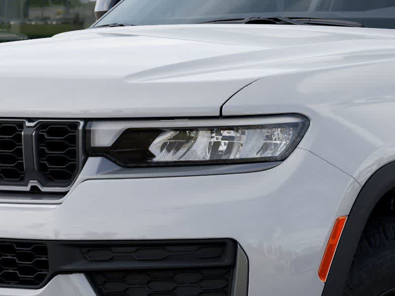 New 2026 Jeep Grand Cherokee Altitude AWD/4WD image 10