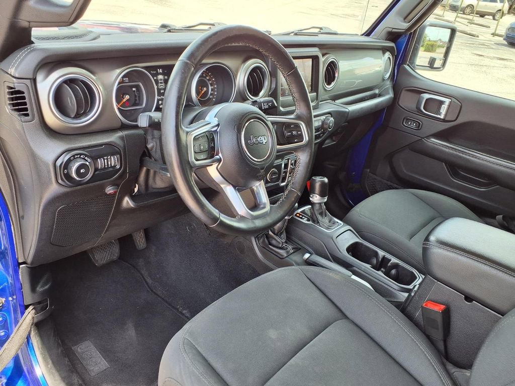 Used 2018 Jeep Wrangler Unlimited Sahara w/ Dual Top Group AWD/4WD image 23