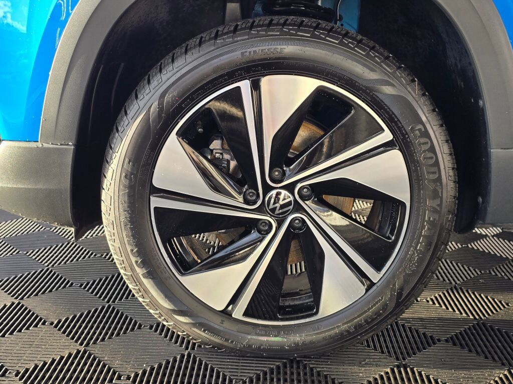Used 2024 Volkswagen Taos SE image 12
