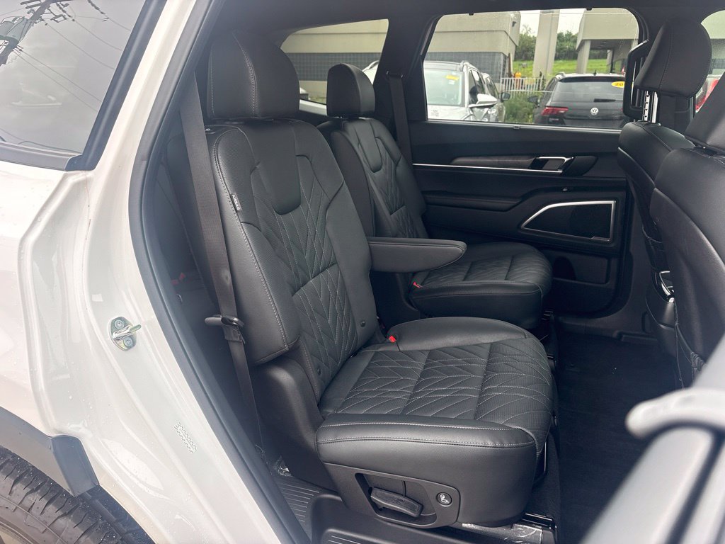 Used 2025 Kia Telluride AWD image 19
