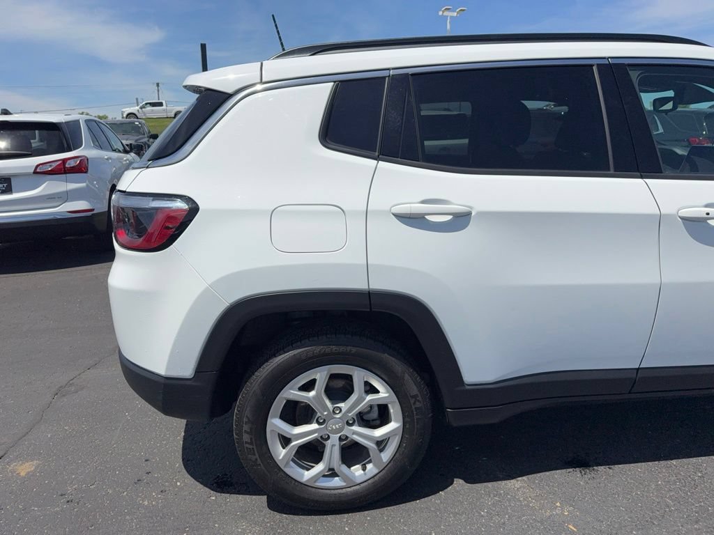 Used 2024 Jeep Compass Latitude AWD/4WD image 25