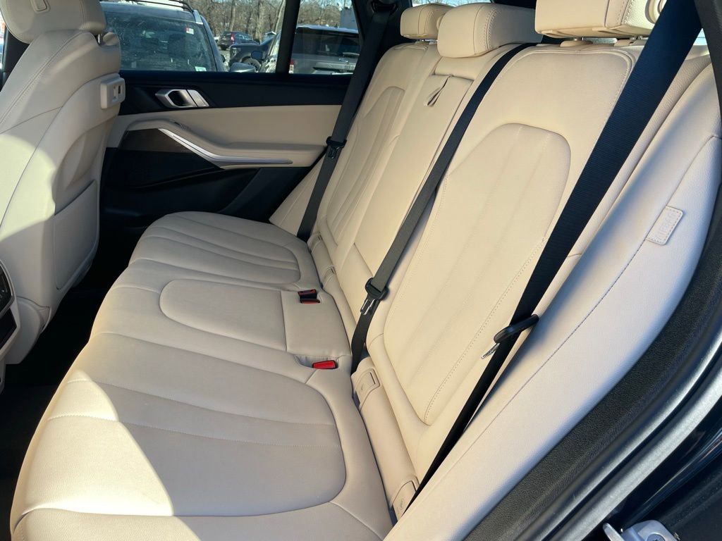 Used 2022 BMW X5 xDrive40i w/ Premium Package AWD/4WD image 7
