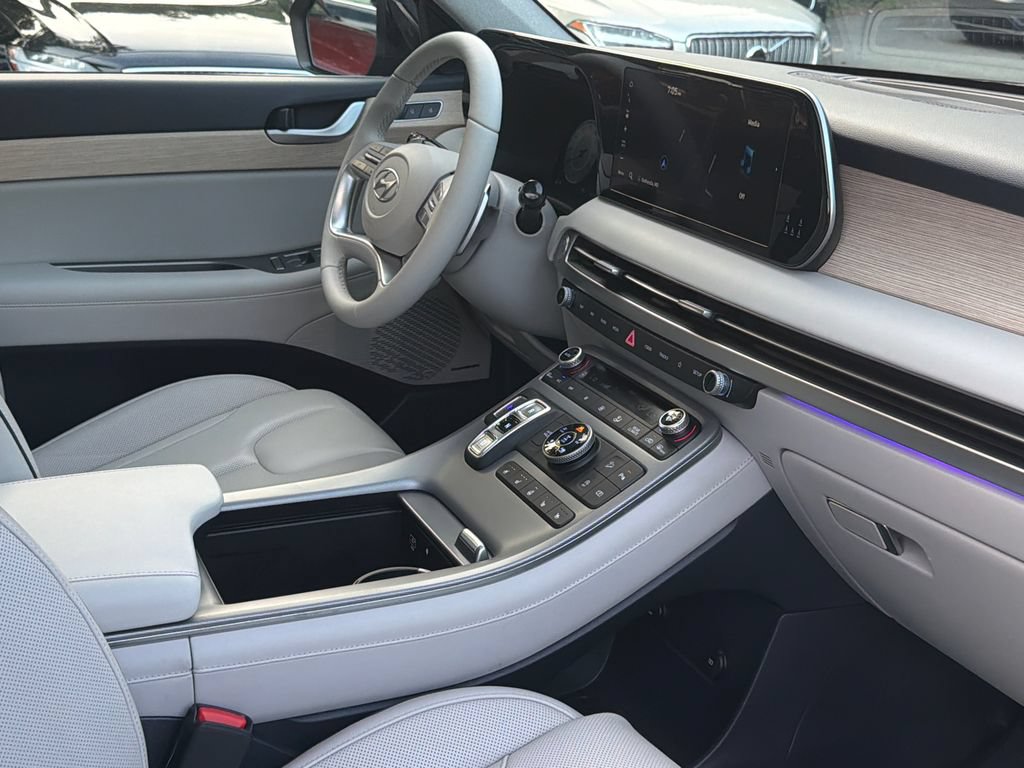 Used 2024 Hyundai Palisade Limited AWD/4WD image 16