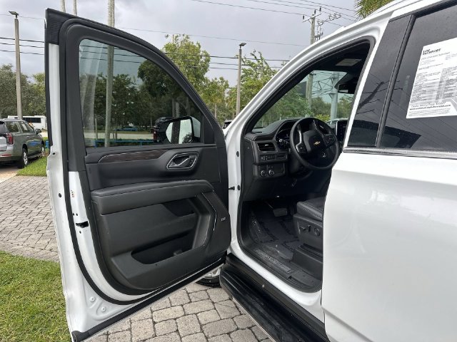 Used 2024 Chevrolet Suburban LT RWD image 22
